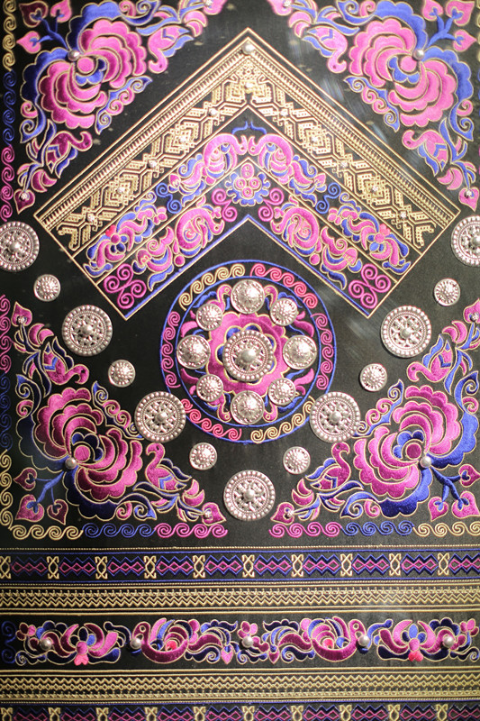 山谷居民品牌时尚苗绣壁画 - 万物生(不含边框)