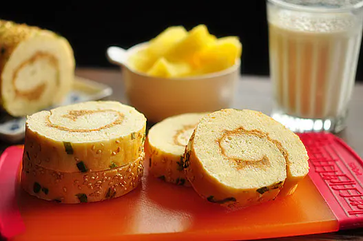 香葱肉松面包卷