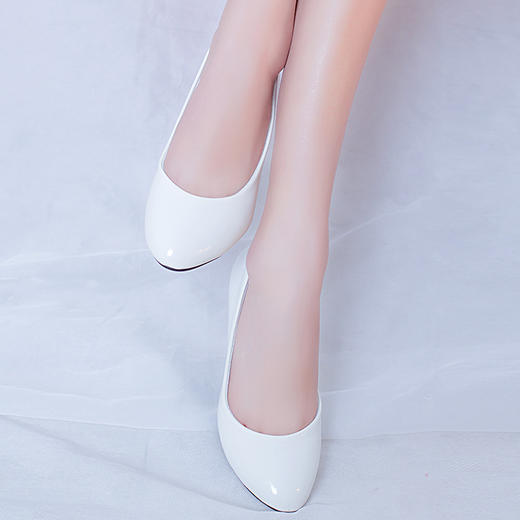 【女士单鞋】。春夏款韩版漆皮坡跟单鞋浅口简约工作鞋白色护士鞋女士工装鞋 商品图2