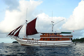 印尼Lady Denok四王岛/科莫多船宿行程