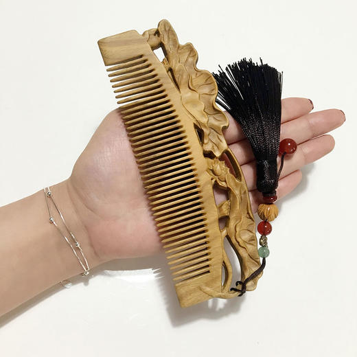 周广胜绿檀木梳，一把滋养 头发 的梳子，檀木油脂，润发细无声 商品图3