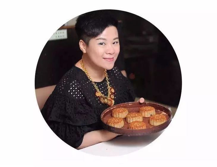 【最难忘的味道】 纯手工蛋黄豆沙月饼-"容月"