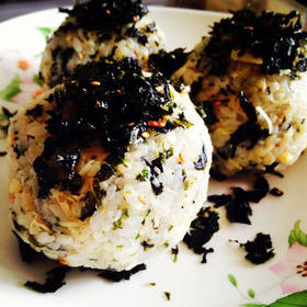 韩国妈妈拌饭海苔碎饭团便当