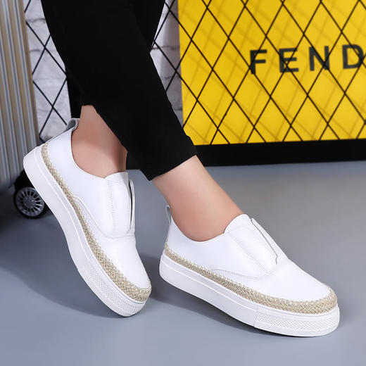 小白鞋秋冬新款女鞋休闲小白鞋女学生一脚蹬乐福鞋女