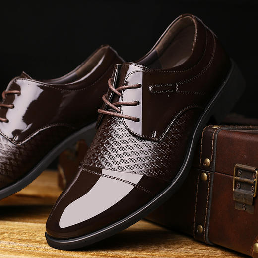 【服饰鞋包】秋季新款男士尖头商务正装皮鞋男鞋单鞋婚鞋子 商品图0
