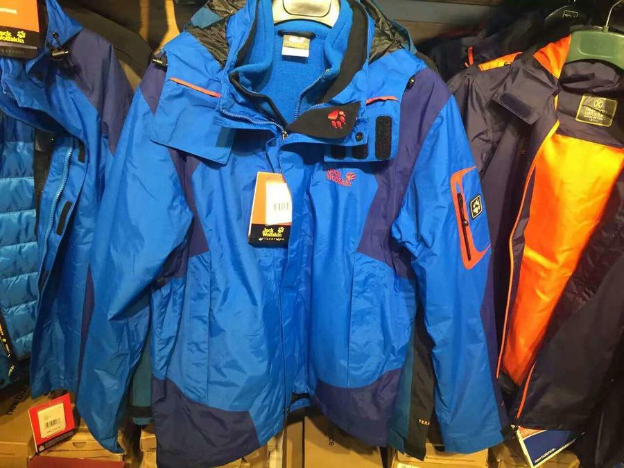 男士狼爪冲锋衣