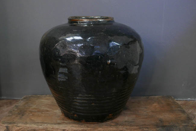 085元代黑釉油滴斑菱格面弦纹丰肩大罐(48x48x21)