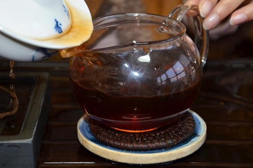 2015年易武醇香普洱熟茶357克饼茶 商品图4