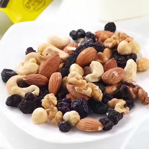 【团购特惠】沃隆每日坚果成人版，享受生活，六款干果混合，醇香坚果，酸甜果干，配精美礼袋。 商品图7