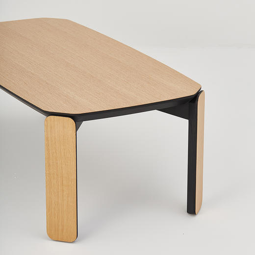 【Inyard】45度桌系列桦木多层板 白橡木实木腿 小号半黑餐桌 商品图2