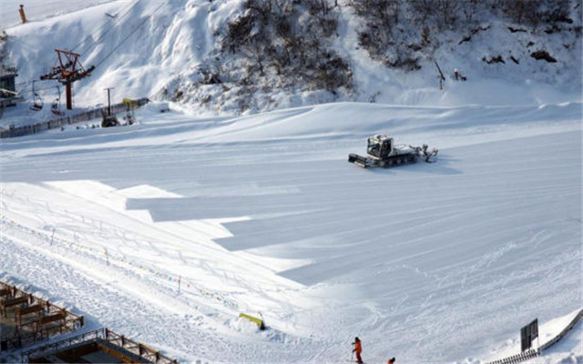 【怀北国际滑雪场】 国际水准的雪场雪道,最大落差可达238米是北京