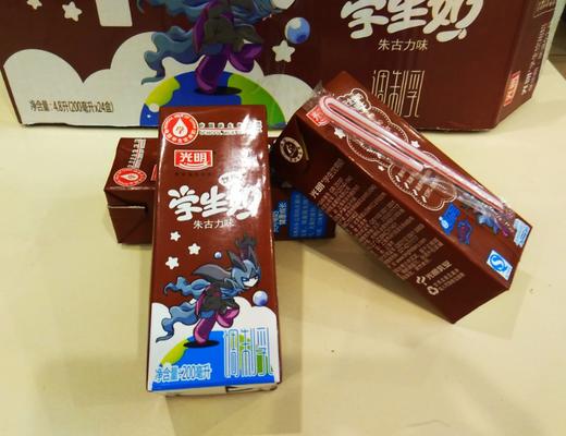光明学生奶巧克力味200ml*24盒 商品图0