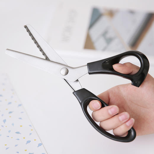 三年二班创意文具三角圆弧花样布艺剪刀手工家用锯齿diy波浪剪