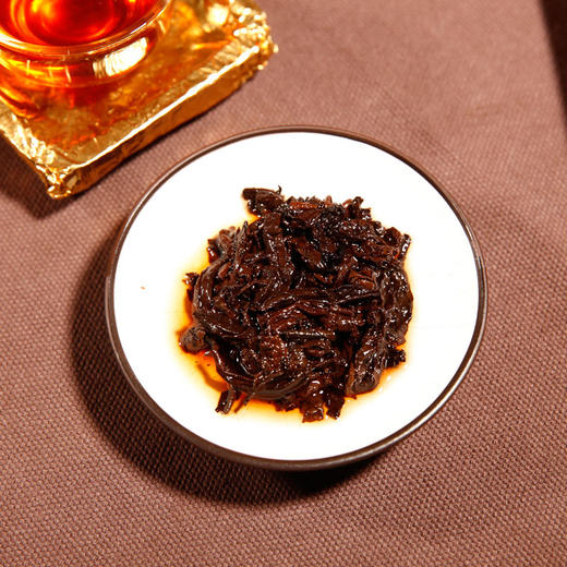 【礼品茶】吉顺号2017年宝石红 宫廷芽头 云南普洱茶老熟茶饼357g 商品图8