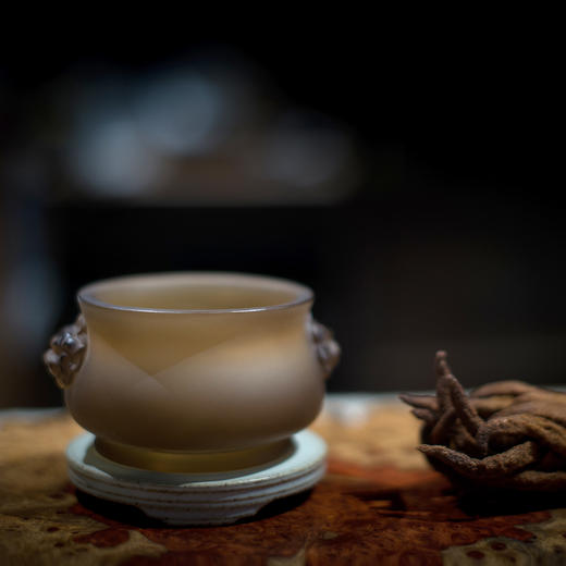 狮首耳圈足琉璃香炉 商品图0