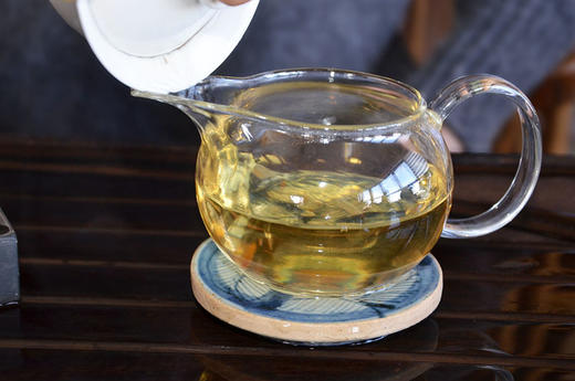 2015年古树金龙珠普洱生茶罐装 商品图4