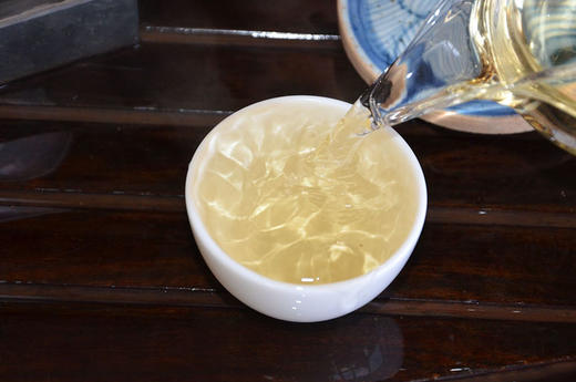 2015年古树金龙珠普洱生茶罐装 商品图5