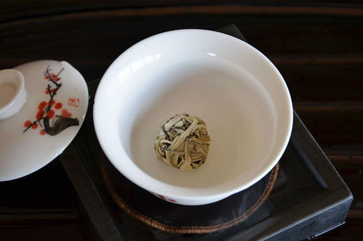 2015年古树金龙珠普洱生茶罐装 商品图3