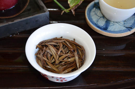2015年古树金龙珠普洱生茶罐装 商品图6
