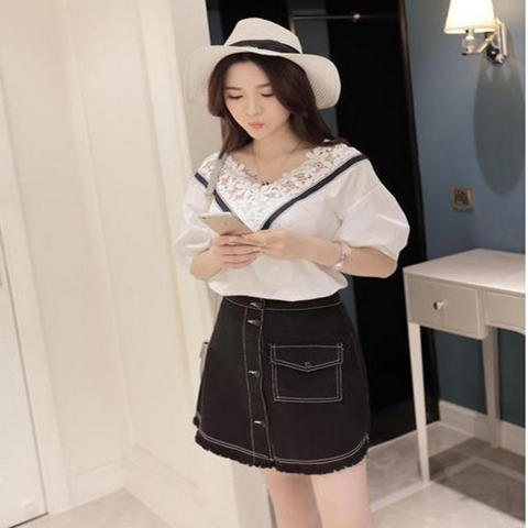 【女上衣】 夏季新款韩版宽松休闲蕾丝拼接花朵V领短袖套头衬衫女 商品图0