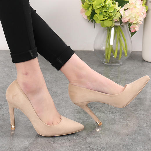 【服饰鞋包】女鞋早春款欧美风尖头绒面女超高跟鞋 商品图0