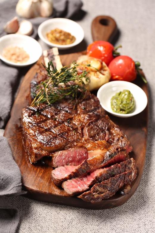 佛罗伦萨澳洲雪花带骨肉眼牛排