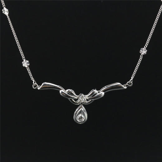 商品详情 宝物详情 商品名称:铂金钻石项链 配镶金属:铂金pt900 宝石