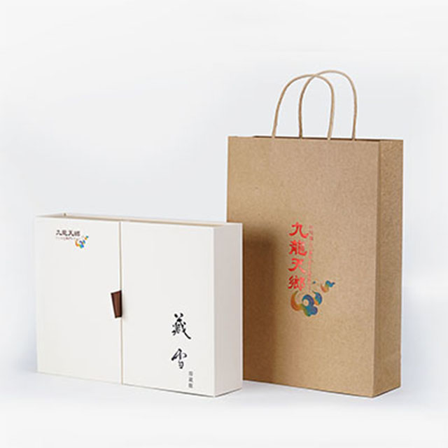 藏雪大礼盒（饼茶）2015 200g+25g