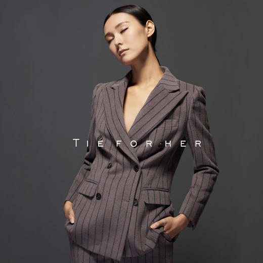 TF053 浅灰色条纹羊毛西装 商品图1