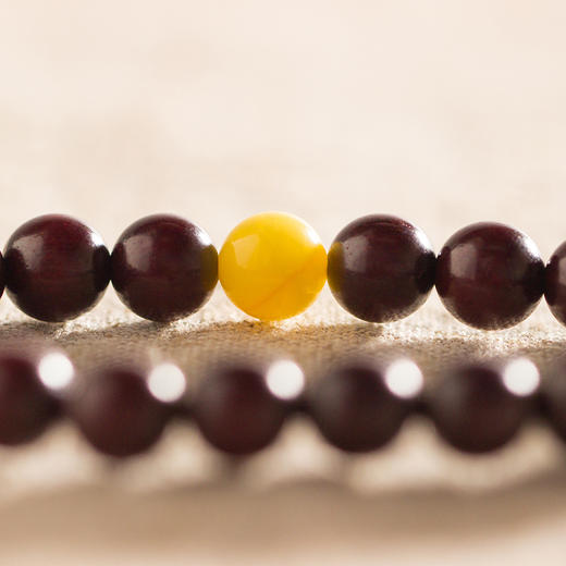 【青山特惠】原创设计-小叶紫檀蜜蜡配饰手串0.8*21颗     
 y26 商品图4