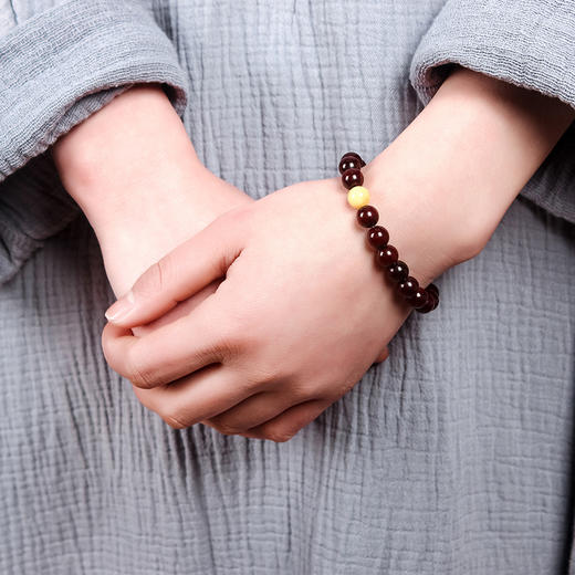 【青山特惠】原创设计-小叶紫檀蜜蜡配饰手串0.8*21颗     
 y26 商品图1