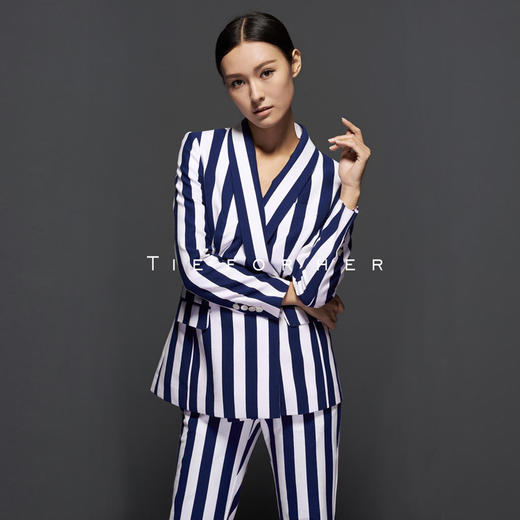 TF002 蓝白条纹西装 商品图1