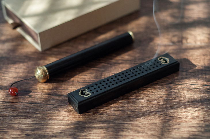 紫光檀镶铜如意随手便携小香盒