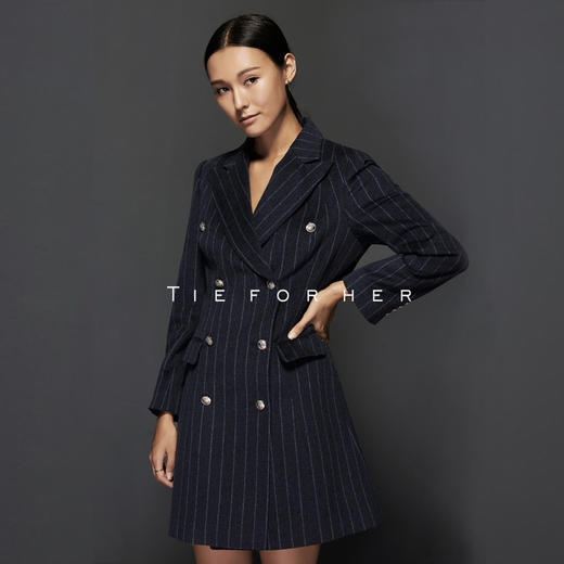 TF033 粗纺蓝条纹双排八扣大衣 商品图0