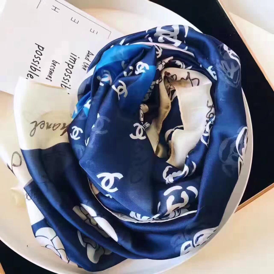 2017春款系列 香奈儿丝巾 不管怎么看都觉得是哪么美!