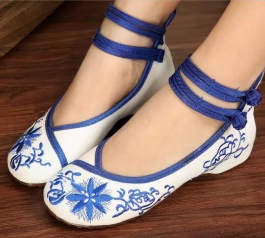 2425老北京青花瓷绣花鞋 商品图1