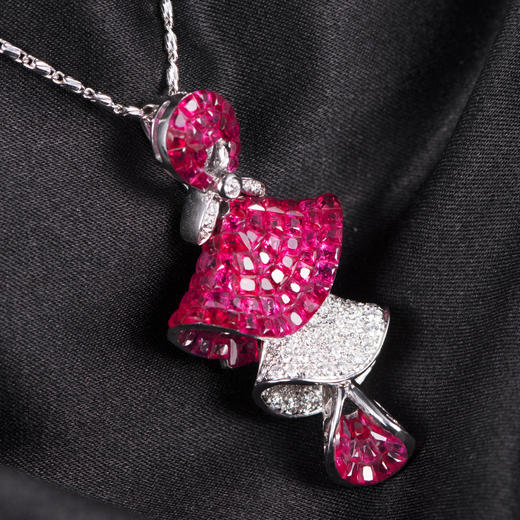 「红绫艳」 隐形镶嵌红宝石钻石吊坠 商品图3