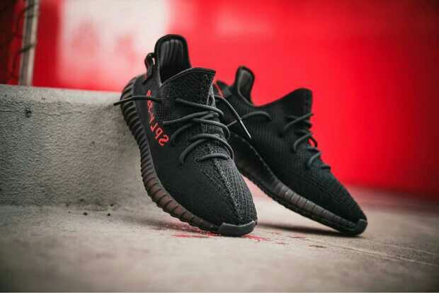 阿迪达斯adidas yeezy 椰子350v2黑红字母跑步鞋 男鞋女鞋cp9652