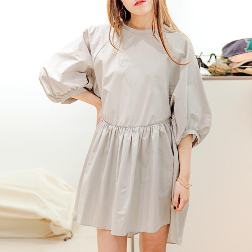 【服饰鞋包】夏季新款女装 立体剪裁设计师款日系纯色洋装系女式连衣裙 商品图0