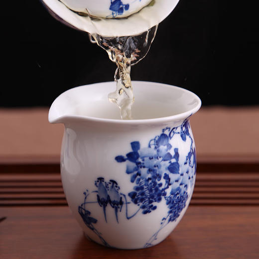 瑞和丨手绘青花瓷 荷花/紫藤套组 1盖碗1公道杯6品茗杯 景德镇陶瓷 商品图7