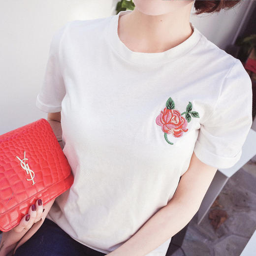 【女士T恤】纯棉潮t韩版新款玫瑰刺绣卷边夏季短袖女士大码白色圆领T恤女 商品图0