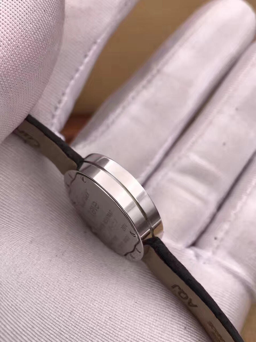 卡地亚.leve 全18k白金表壳.石英女表工价:6万多.