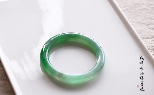 冰种辣色飘阳绿圆条手镯 商品图1