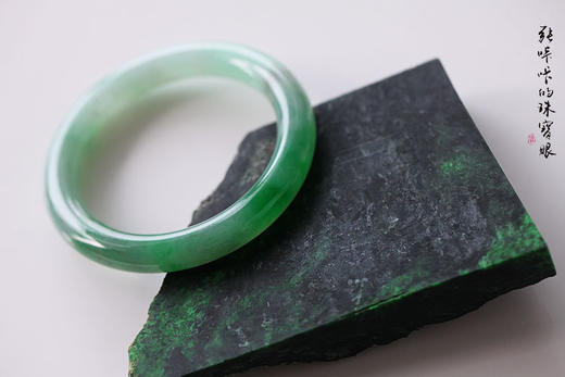 冰种辣色飘阳绿圆条手镯 商品图4