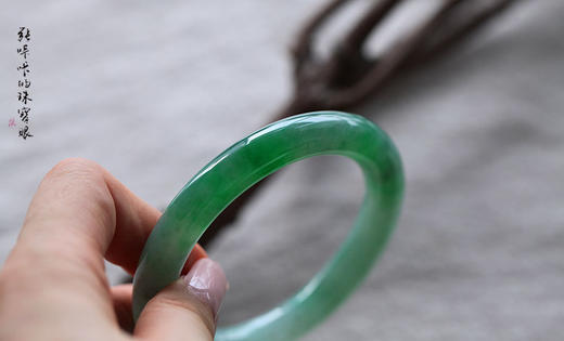 冰种辣色飘阳绿圆条手镯 商品图0