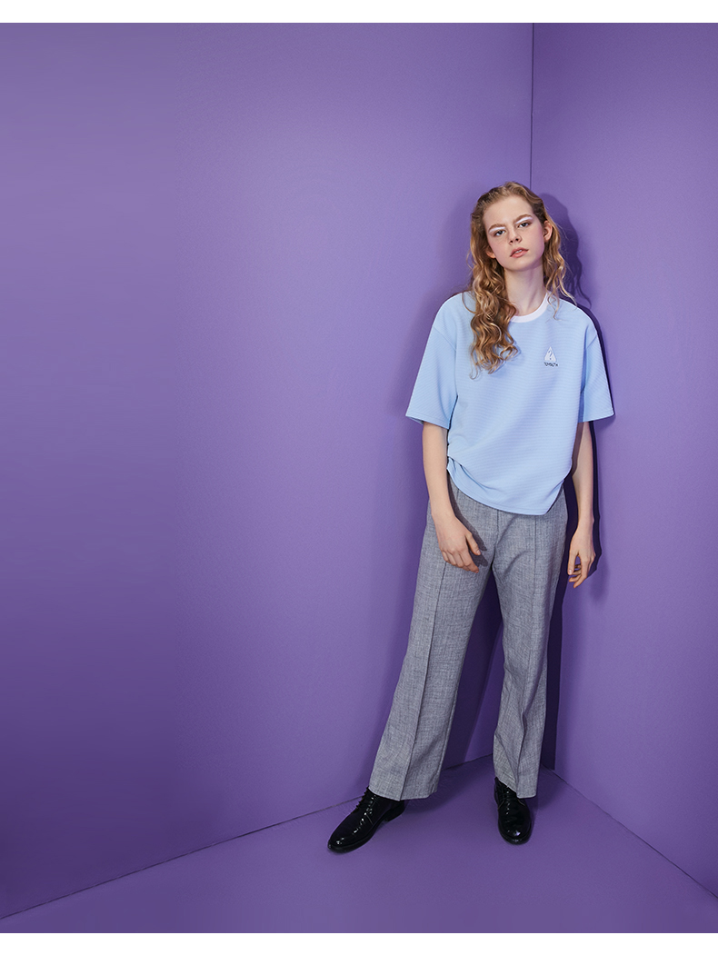 初语圆领天蓝色短袖t恤女刺绣文艺休闲宽松大码上衣潮8720131096