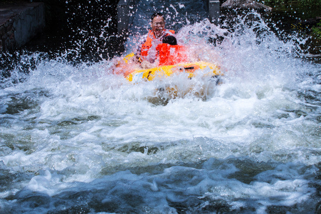 中国爱情山天河山漂流一日游