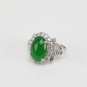 铂金镶钻翡翠戒指