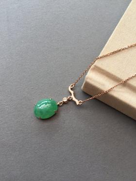 翡翠冰种阳绿蛋面锁骨链