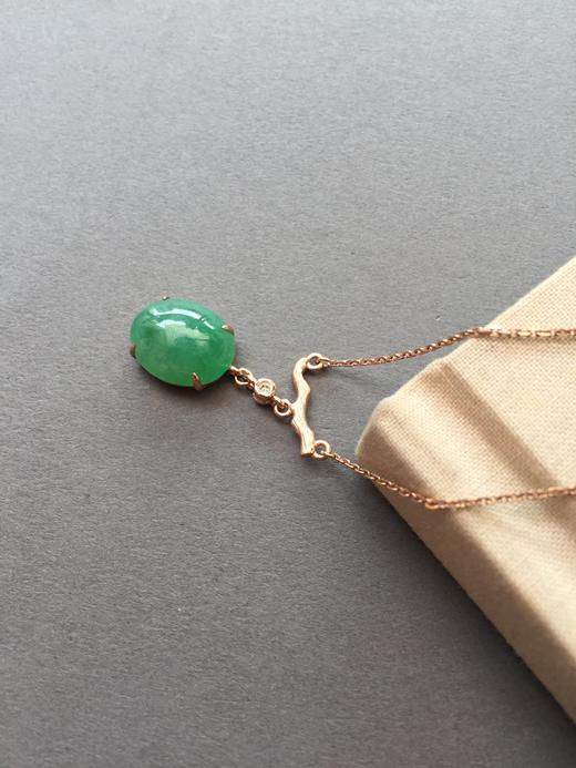 翡翠冰种阳绿蛋面锁骨链 商品图1